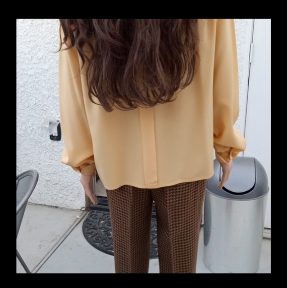 ✨💥CHANEL SILK BLOUSE💥✨ - Picture 4 of 5